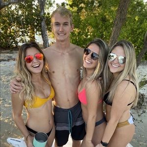 Meet your Posher, Hunter